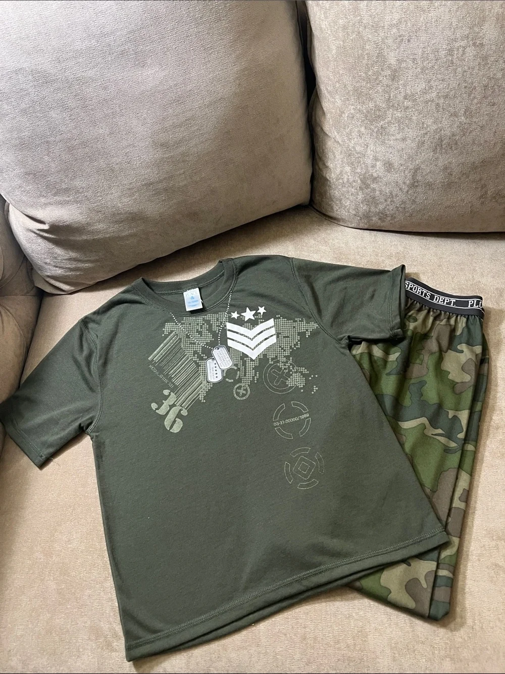 NWT The Children's Place Olive Green Graphic Tee & Camo Pajama Set M 7/8